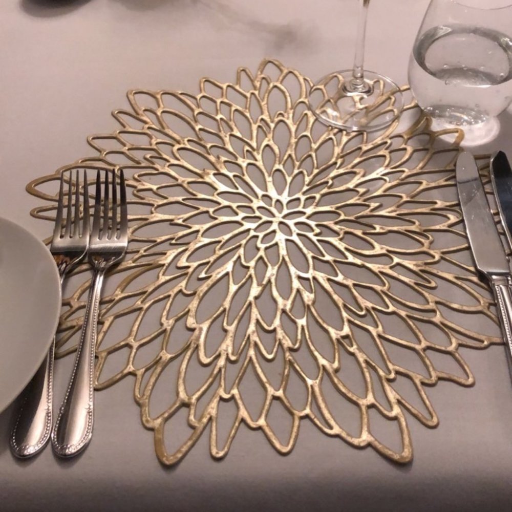 Gold Vinyl Placemats Round Floral/Leaf Design (set of 90)